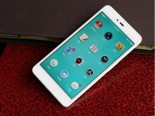 锤子手机“坚果”发布会上闹乌龙  成“史上最伤感发布会”