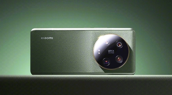 卢伟冰换上小米14 Ultra：影像强者中的强者