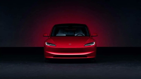 若卖20万国产怎么打？新款特斯拉Model 3实车曝光：转向、换挡杆全没了