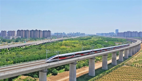 世界上最快的擦肩而过不到1秒!济郑高铁交会速度870km/h(图2) 世界上最快的擦肩而过不到1秒!济郑高铁交会速度870km/h