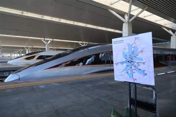 世界上最快的擦肩而过不到1秒!济郑高铁交会速度870km/h(图1) 世界上最快的擦肩而过不到1秒!济郑高铁交会速度870km/h