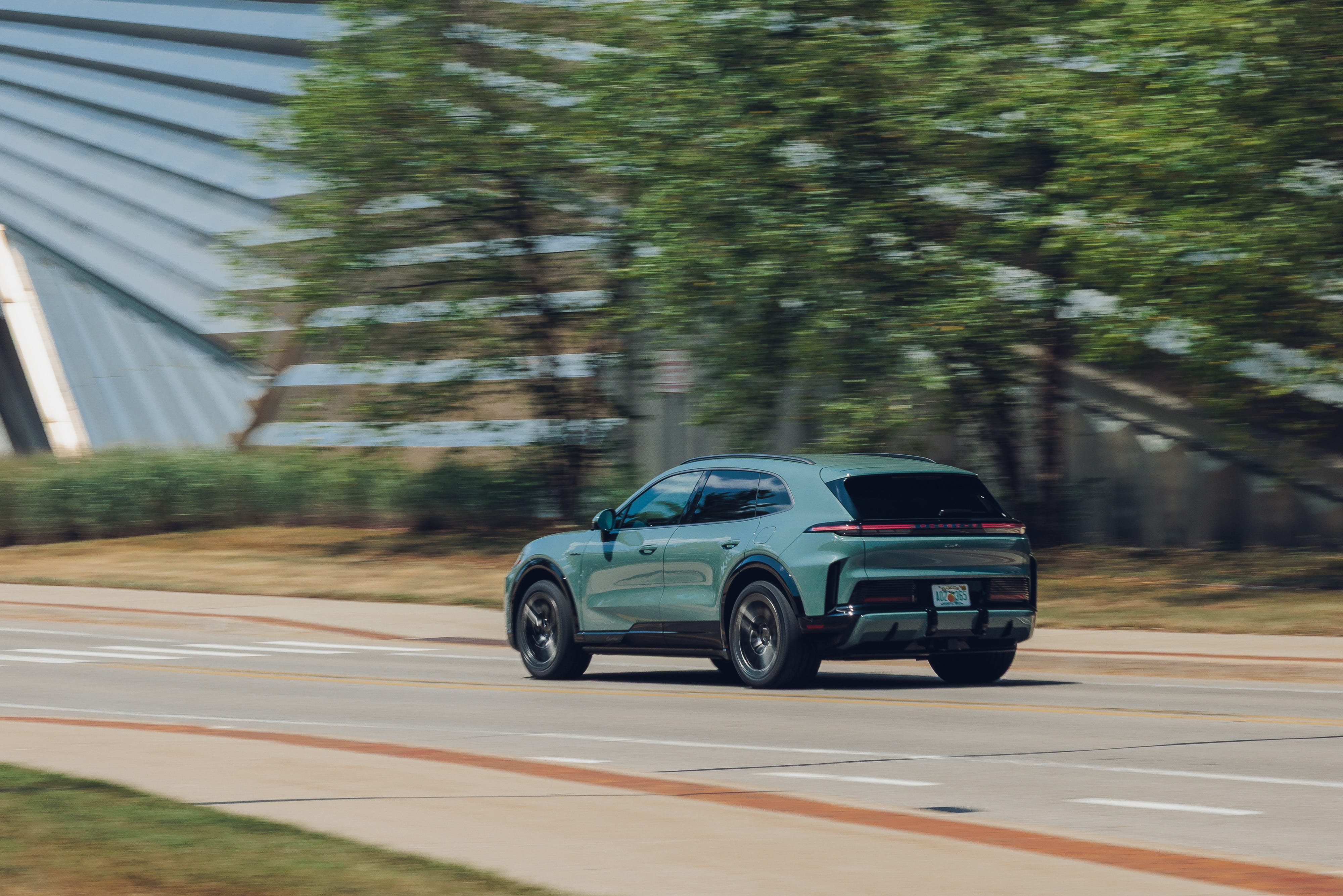 2026款保时捷Cayenne Turbo电动版亮相：超跑性能是副产物，谁该关注？
