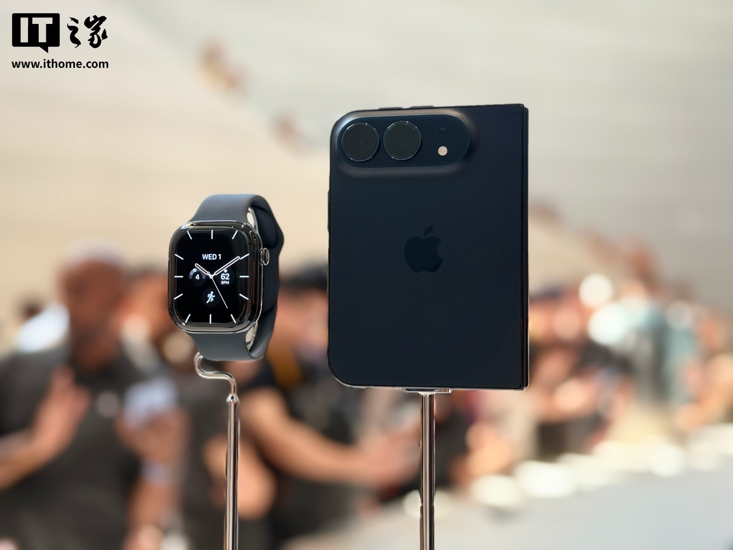 苹果折叠屏iPhone Duo国行将售：双微信平板模式缺席，适合谁买？