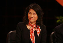 除了智能手机 董阿姨还造了机器人！