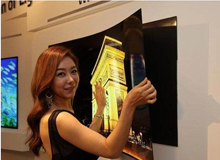 LG发布55寸可弯曲电视  显示屏可用于多个领域