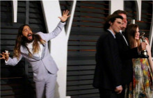 一秒P掉路人甲  Adobe推修图神器