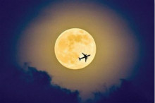 中秋节“超级红月”邂逅“月全食”  错过便是18年