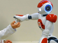 名为NAO的机器人诞生 帮助自闭症儿童社交