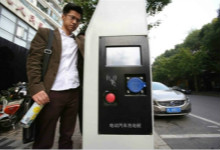 超牛“智慧路灯”——提供免费WiFi  还能给汽车充电