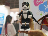 让通讯设备更贴近人类 夏普推出个性机器人手机