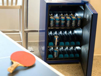 永不担心酒不够喝 百威推出首款啤酒冰箱