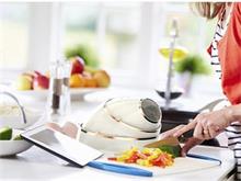 吊灯也能当吸油烟机用？新式桌面型油烟机好神奇！