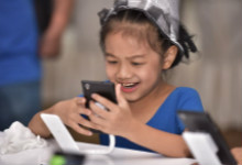 独辟蹊径！飞利浦推出两款护眼手机