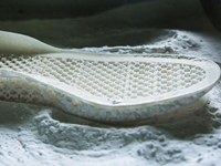 阿迪发布3D打印跑鞋  在跑步机上跑跑就能制造