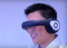 耳机还能看视频？  这设备好神奇！