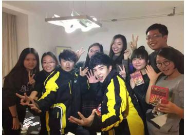 王宝强、刘昊然化身袋鼠骑士 美团外卖送出贴心惊喜