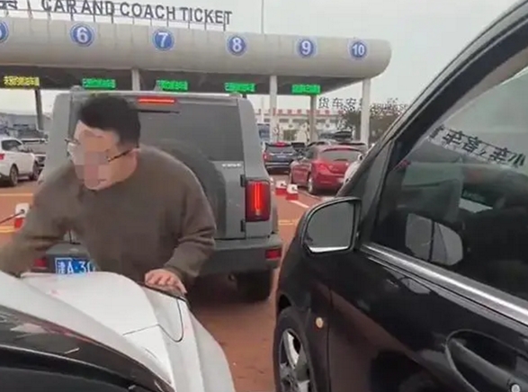 奇瑞辟谣奔驰车主砸车定损5200元 实际花费4100元