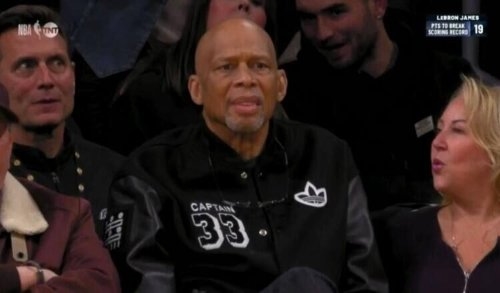 詹姆斯成为NBA历史得分王!贾巴尔亲临见证奇迹