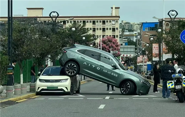 仍需谨慎！问界官方解析AEB触发条件：三点要注意