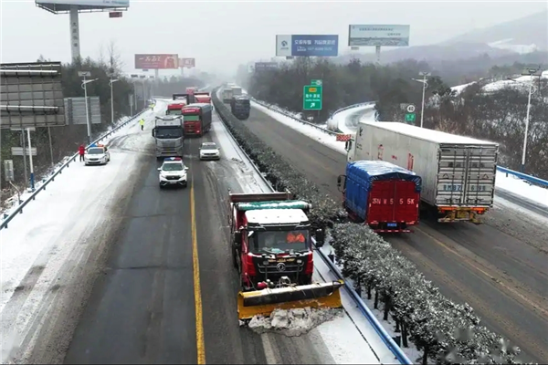 雪天滞留高速：油车VS电车谁更“保鲜”(图5)