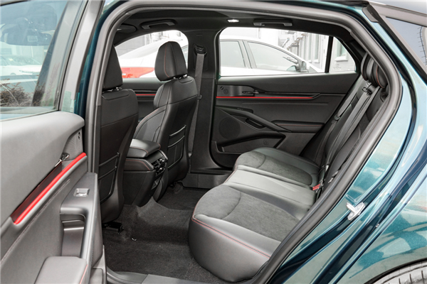 福特蒙迪欧大马力E-混动版来了 凯美瑞双擎何去何从(图14) 福特蒙迪欧大马力E-混动版来了 凯美瑞双擎何去何从(图14)