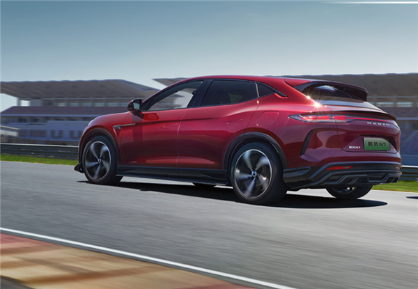 比亚迪腾势N7高速NOA来了：“老司机”般丝滑