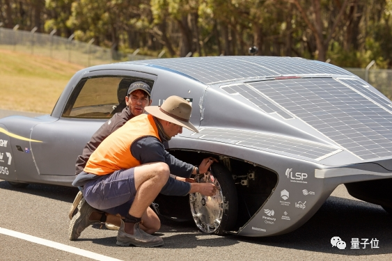 太阳能电动车续航1000km破纪录：能耗低至3.8 kWh/100km