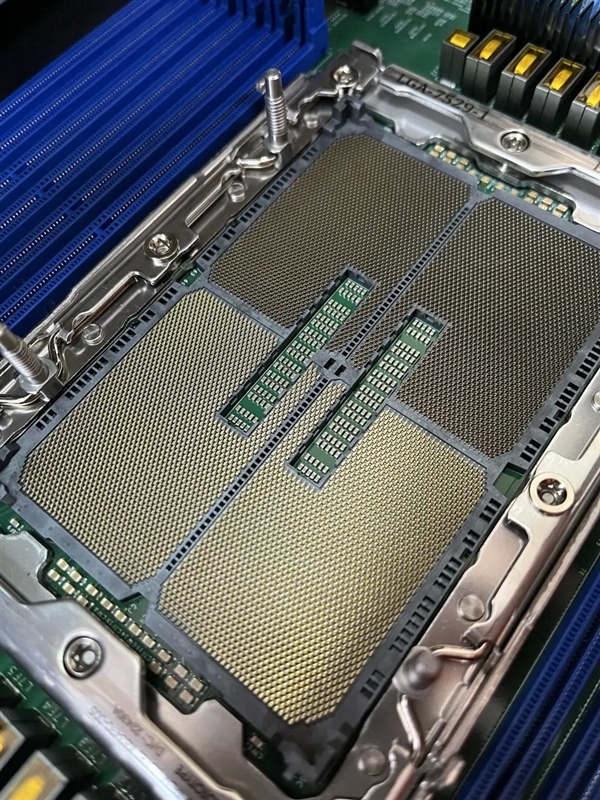 Intel下下代至强高清照：“3nm” 120核心、500W功耗