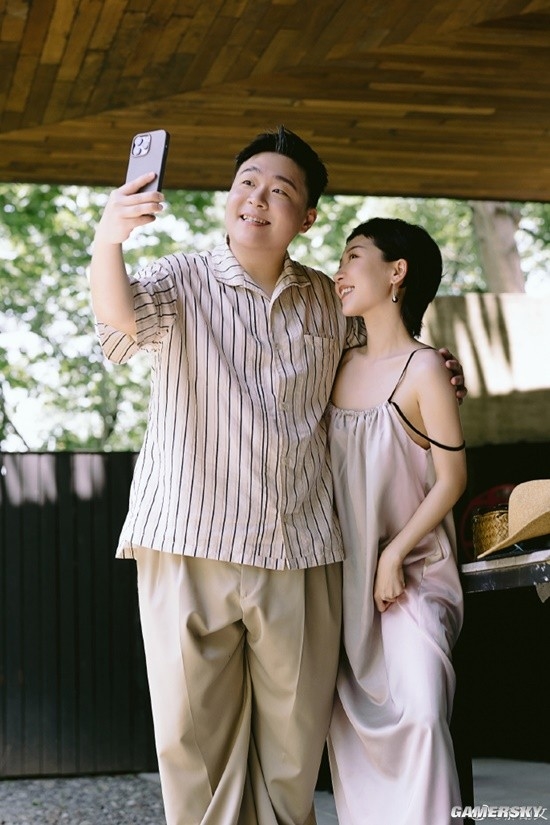 郝劭文晒婚礼现场照 释小龙任伴郎:勾起网友童年回忆