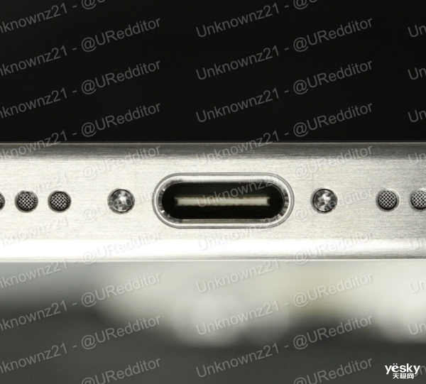 疑似iPhone 15 Pro真机照泄露！苹果终于在充电接口上妥协了