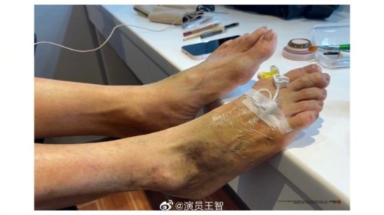 王智晒《流浪地球2》特效妆:光头造型花了17个小时