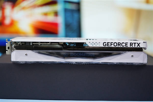 纯白机身美翻了!影驰RTX 4070星曜OC图赏