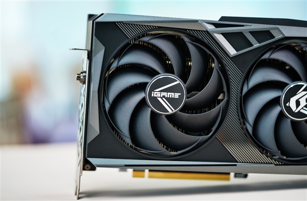 独特磁吸智屏!七彩虹iGame RTX 4070 Vulcan OC显卡图赏
