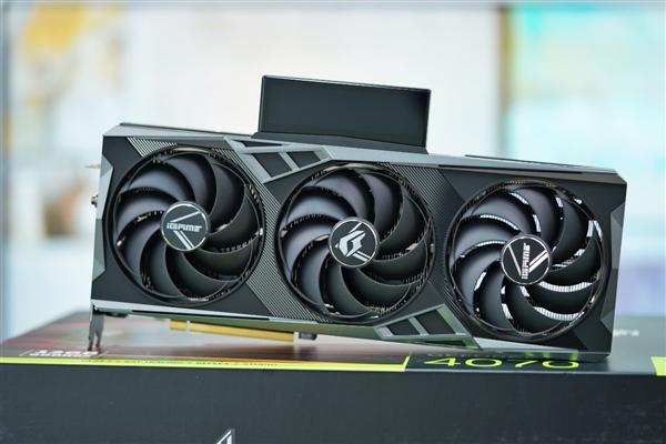 独特磁吸智屏!七彩虹iGame RTX 4070 Vulcan OC显卡图赏