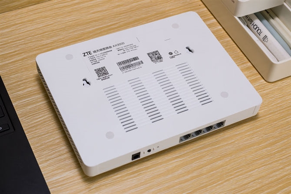 中兴晴天墙面路由器上手:新一代WiFi 6穿墙神器