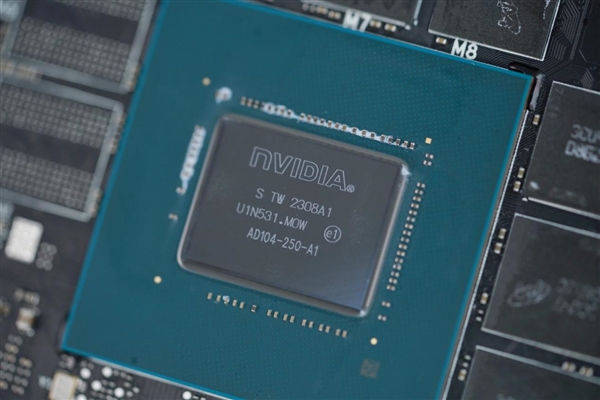 独特磁吸智屏!七彩虹iGame RTX 4070 Vulcan OC显卡图赏