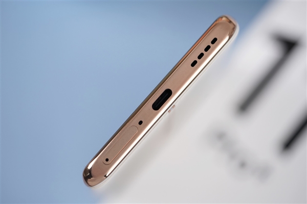 首发2亿单镜变焦相机!真我11 Pro+图赏