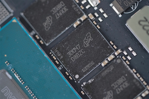 纯白机身美翻了!影驰RTX 4070星曜OC图赏