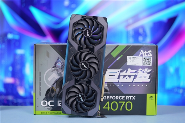 华硕巨齿鲨RTX 4070显卡图赏