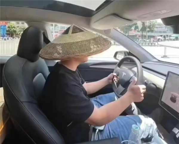 开新能源车再也不用戴草帽了!途虎王牌“冰川之境”窗膜发布:透光又挡热