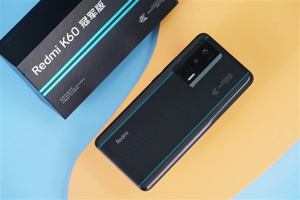 Redmi K60冠军版图赏：素皮+碳纤维质感绝了