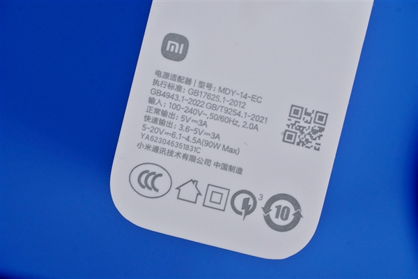 科技纳米皮+无金环设计!小米13 Ultra限量定制色图赏