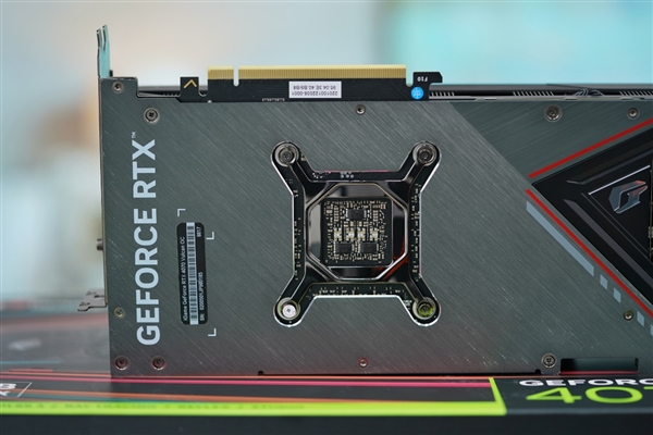 独特磁吸智屏!七彩虹iGame RTX 4070 Vulcan OC显卡图赏