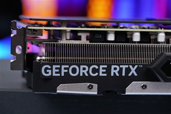 奢华散热!索泰RTX 4070天启OC显卡图赏