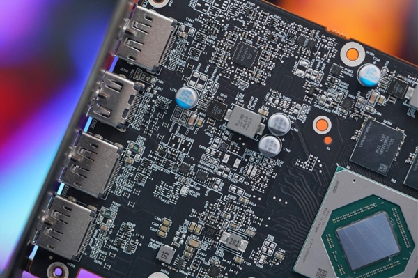 硬刚RTX 4060 Ti!AMD RX 7600图赏