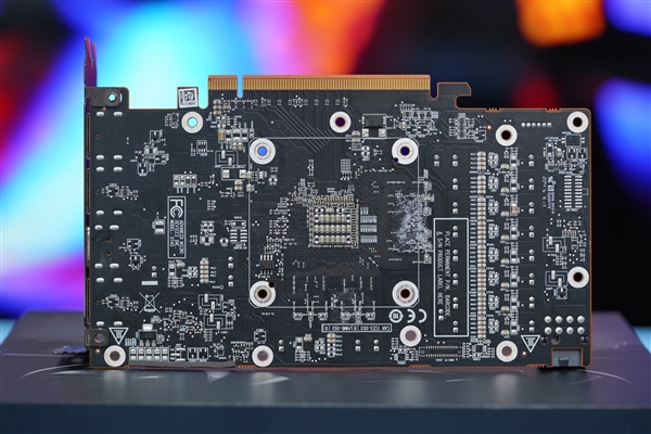 硬刚RTX 4060 Ti!AMD RX 7600图赏