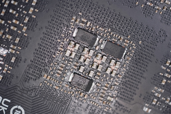 纯白机身美翻了!影驰RTX 4070星曜OC图赏