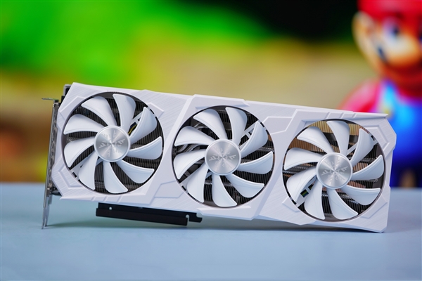 第三代“风雪”散热器 小巧高颜值!耕升RTX 4070踏雪显卡图赏
