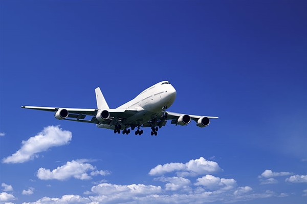 明起航空燃油附加费下调：800公里以上航线每位旅客收取90元
