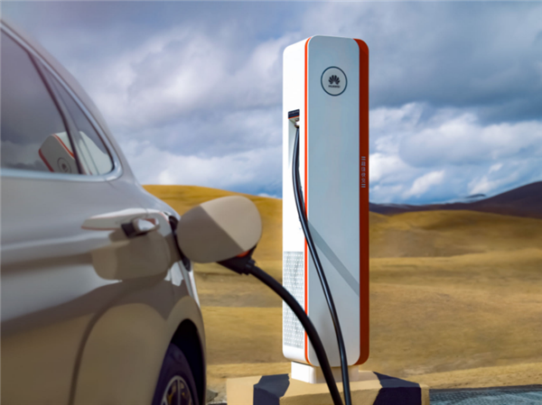 华为：10万个超快充电桩打底“2024超充元年”